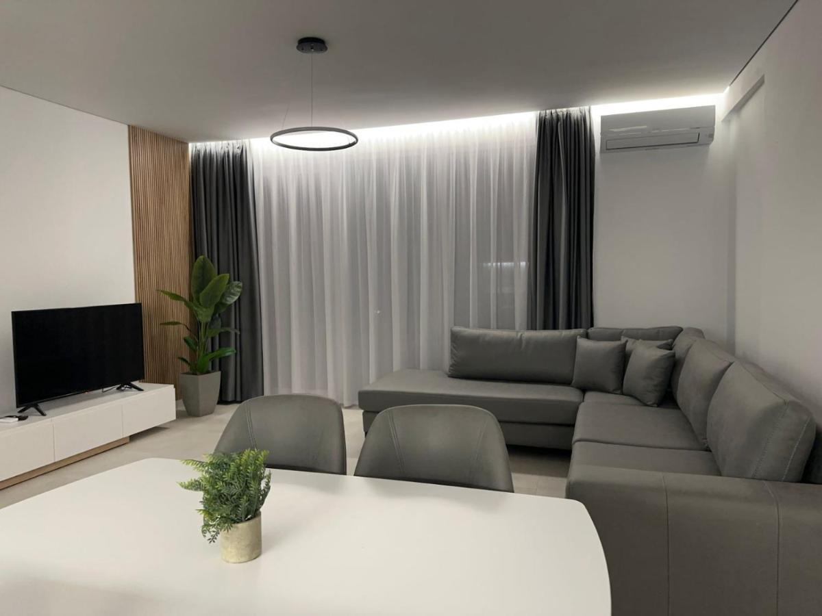 Eme Apartments - Kompleksi San Pietro, Gjiri I Lalzit ดูร์เรส ภายนอก รูปภาพ