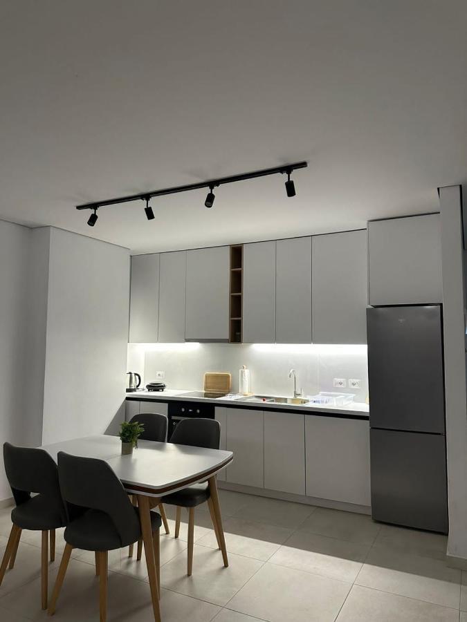 Eme Apartments - Kompleksi San Pietro, Gjiri I Lalzit ดูร์เรส ภายนอก รูปภาพ