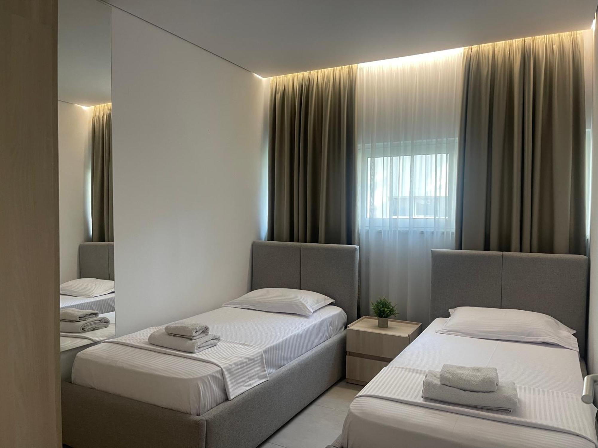 Eme Apartments - Kompleksi San Pietro, Gjiri I Lalzit ดูร์เรส ภายนอก รูปภาพ