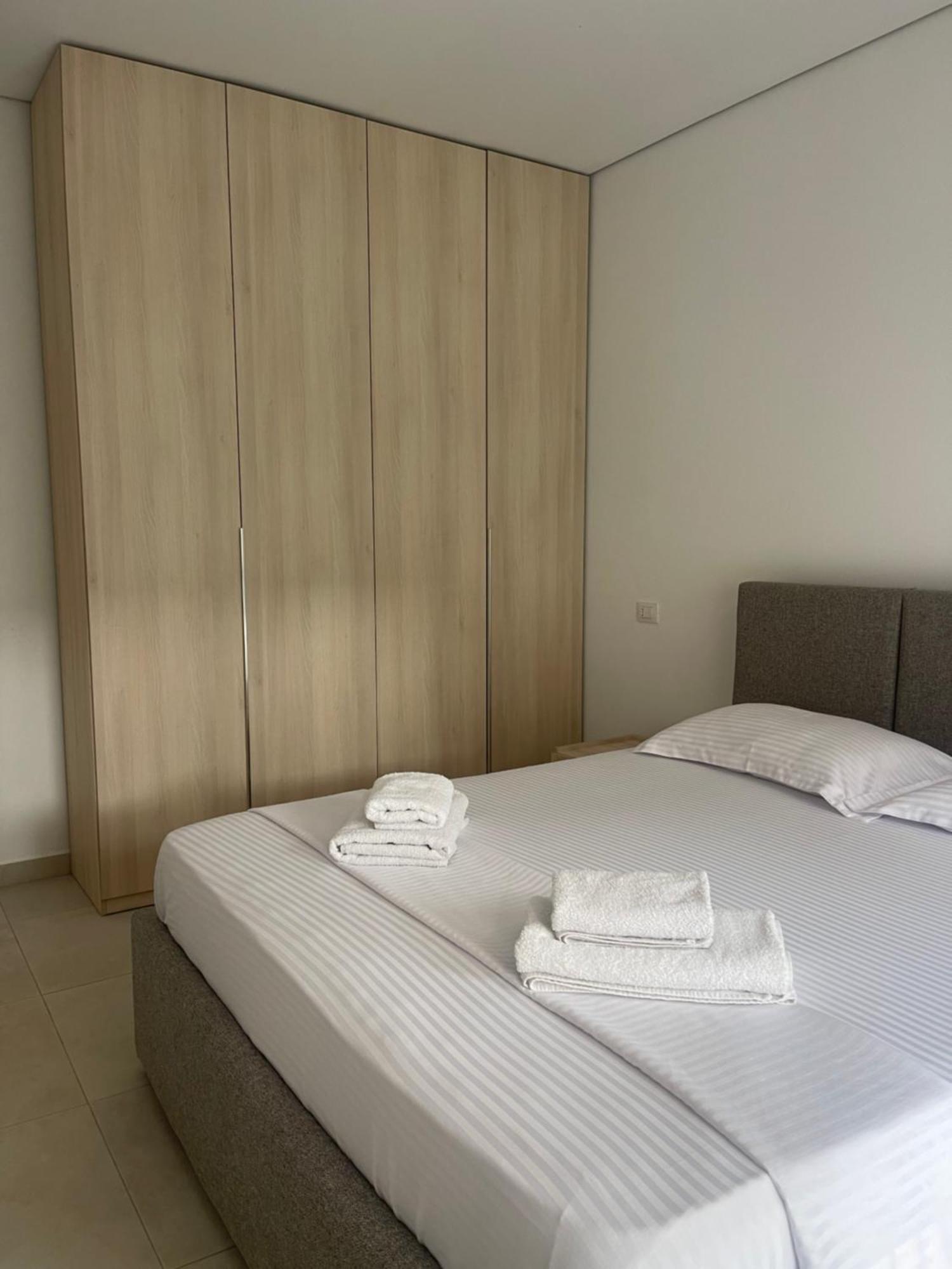 Eme Apartments - Kompleksi San Pietro, Gjiri I Lalzit ดูร์เรส ภายนอก รูปภาพ