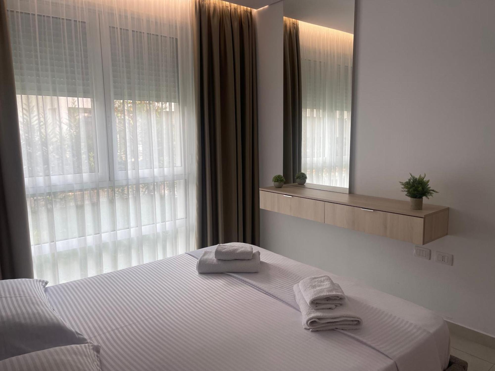 Eme Apartments - Kompleksi San Pietro, Gjiri I Lalzit ดูร์เรส ภายนอก รูปภาพ