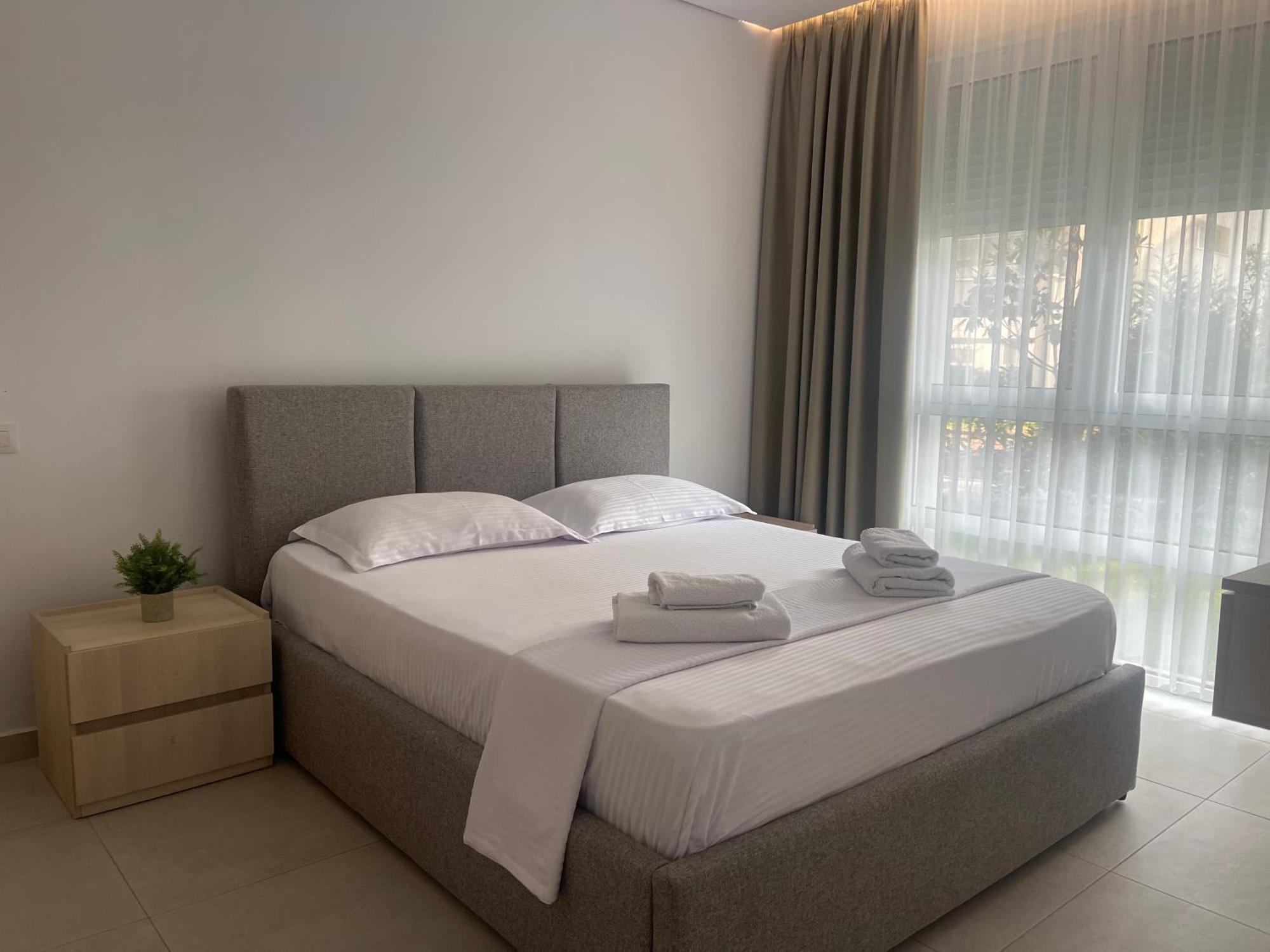 Eme Apartments - Kompleksi San Pietro, Gjiri I Lalzit ดูร์เรส ภายนอก รูปภาพ