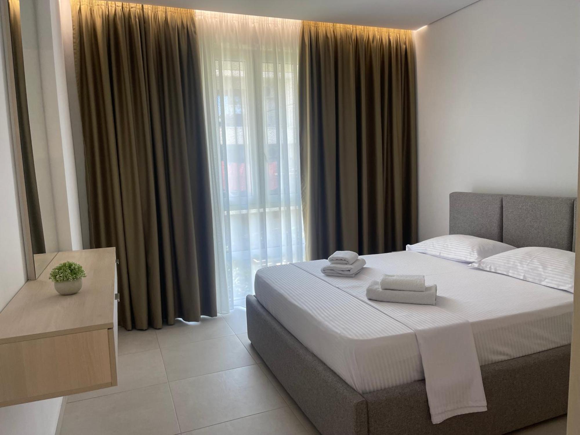 Eme Apartments - Kompleksi San Pietro, Gjiri I Lalzit ดูร์เรส ภายนอก รูปภาพ