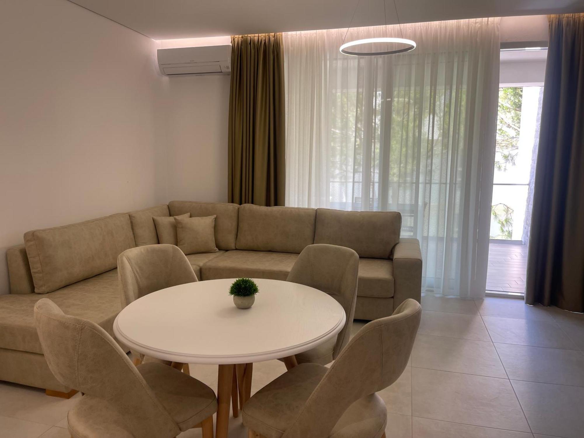 Eme Apartments - Kompleksi San Pietro, Gjiri I Lalzit ดูร์เรส ภายนอก รูปภาพ