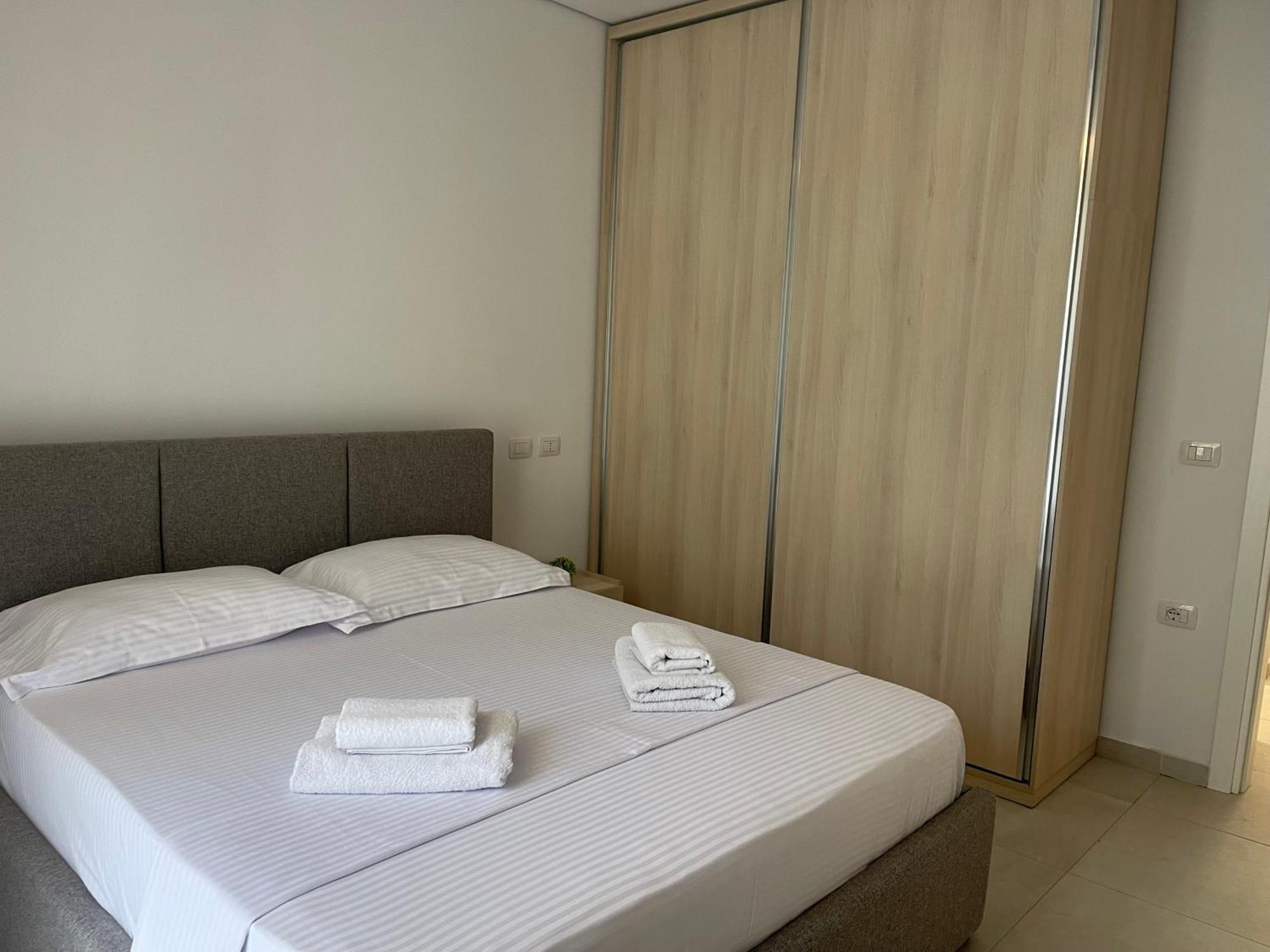 Eme Apartments - Kompleksi San Pietro, Gjiri I Lalzit ดูร์เรส ภายนอก รูปภาพ
