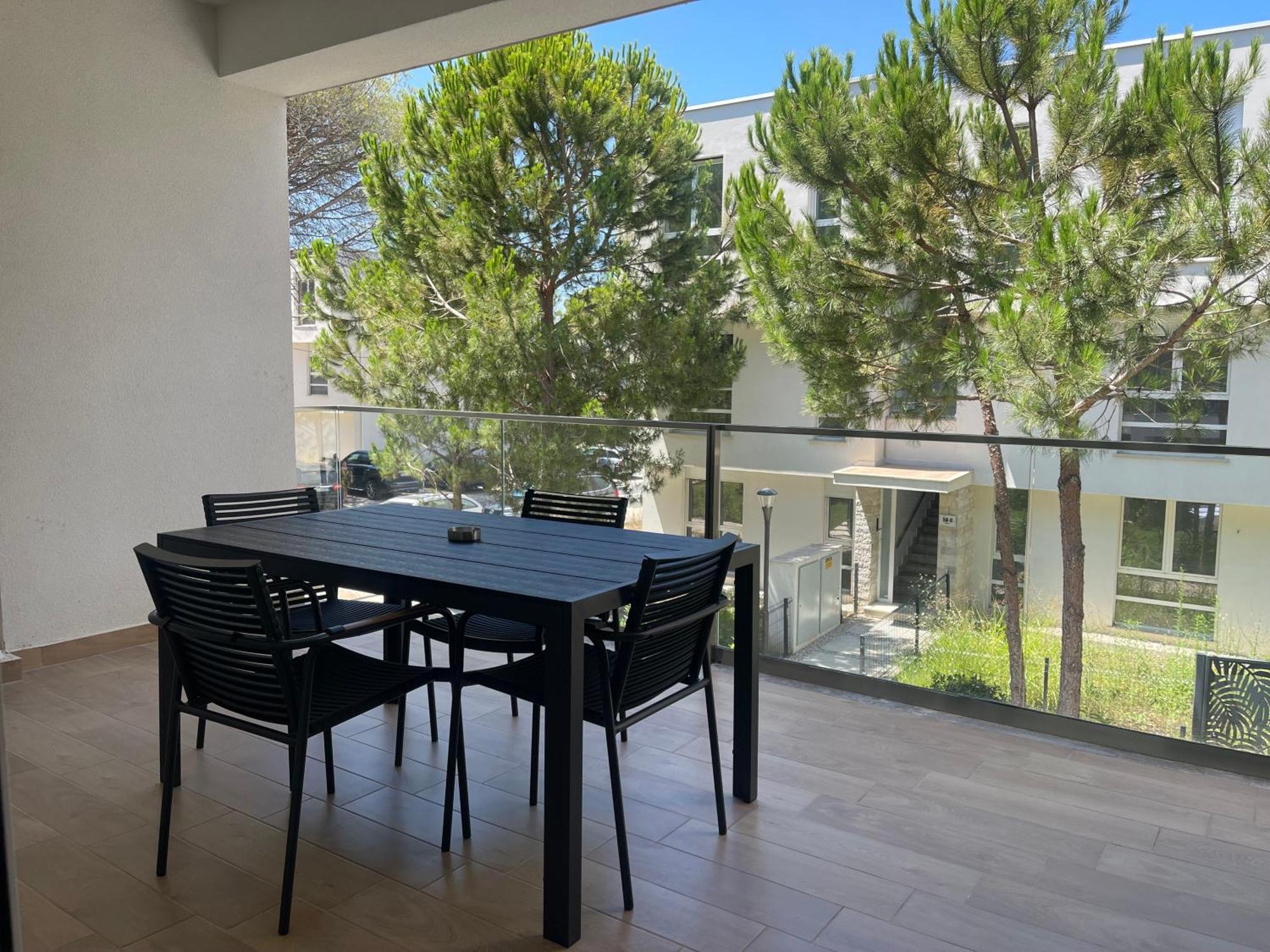 Eme Apartments - Kompleksi San Pietro, Gjiri I Lalzit ดูร์เรส ภายนอก รูปภาพ