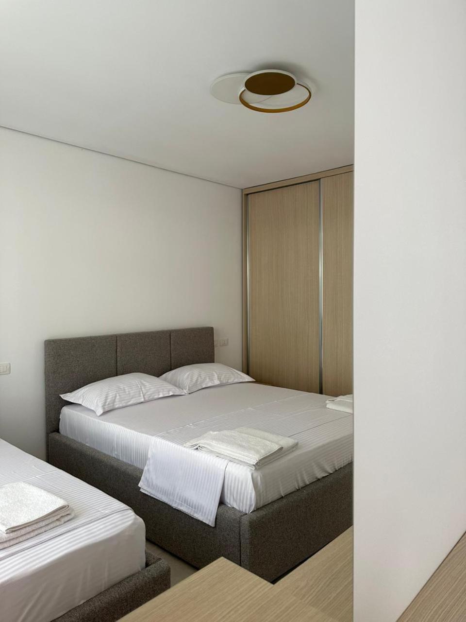 Eme Apartments - Kompleksi San Pietro, Gjiri I Lalzit ดูร์เรส ภายนอก รูปภาพ