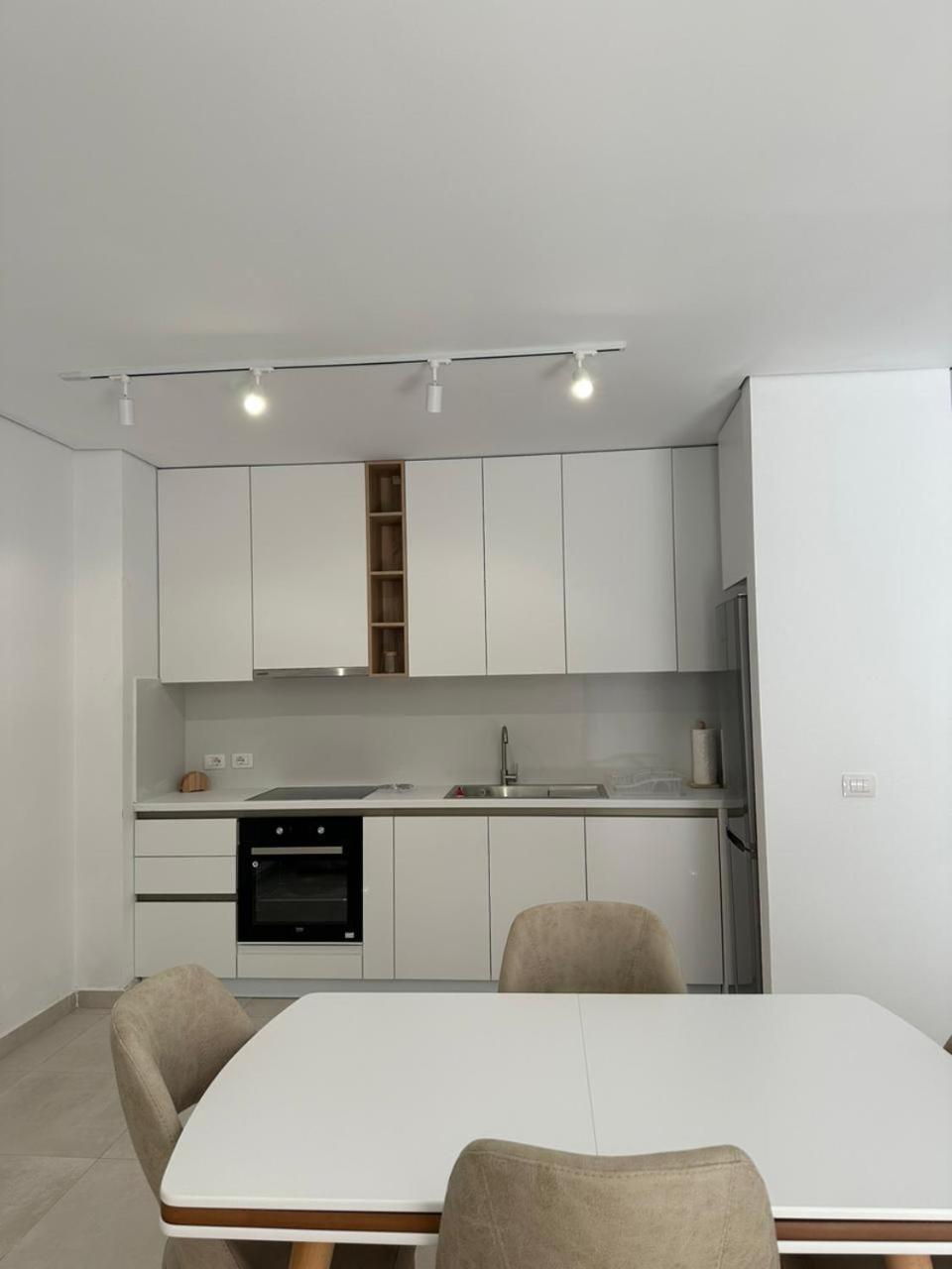 Eme Apartments - Kompleksi San Pietro, Gjiri I Lalzit ดูร์เรส ภายนอก รูปภาพ