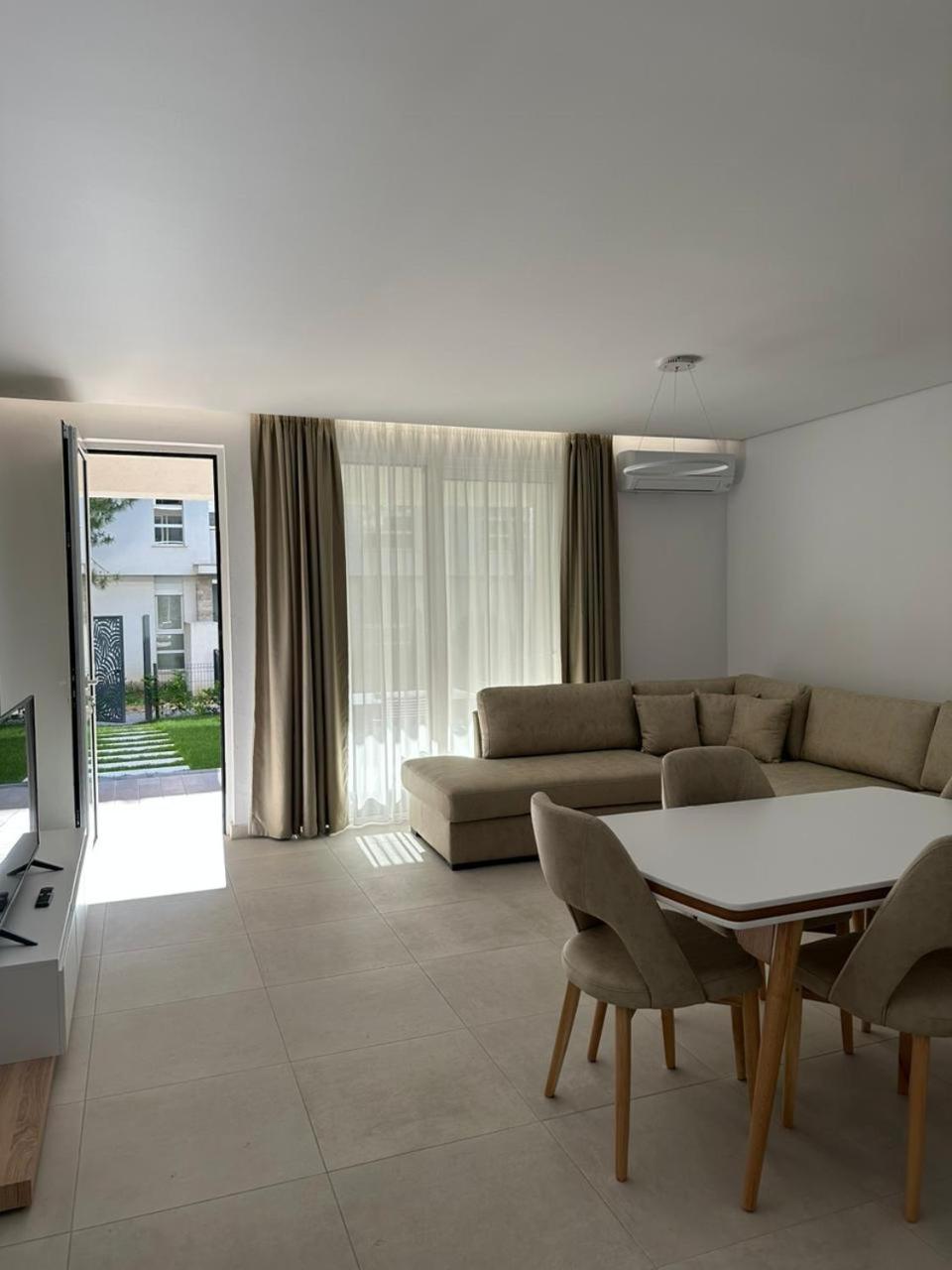 Eme Apartments - Kompleksi San Pietro, Gjiri I Lalzit ดูร์เรส ภายนอก รูปภาพ