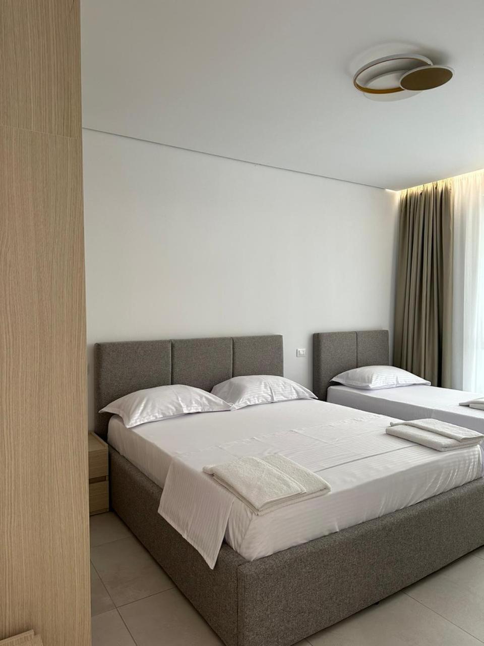 Eme Apartments - Kompleksi San Pietro, Gjiri I Lalzit ดูร์เรส ภายนอก รูปภาพ