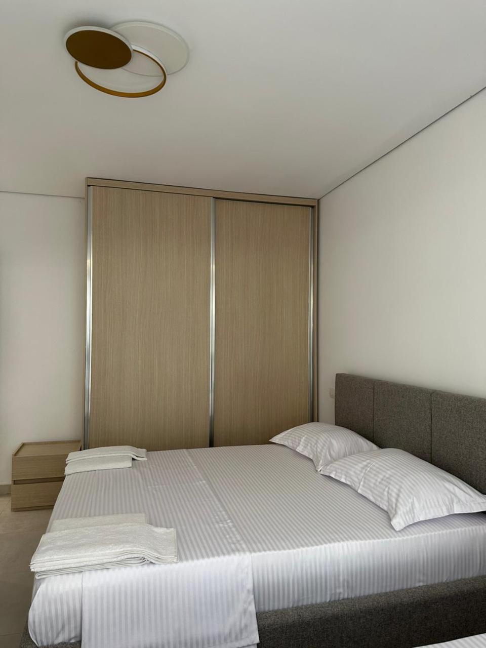 Eme Apartments - Kompleksi San Pietro, Gjiri I Lalzit ดูร์เรส ภายนอก รูปภาพ