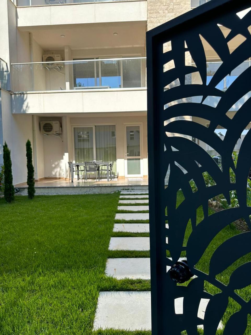 Eme Apartments - Kompleksi San Pietro, Gjiri I Lalzit ดูร์เรส ภายนอก รูปภาพ